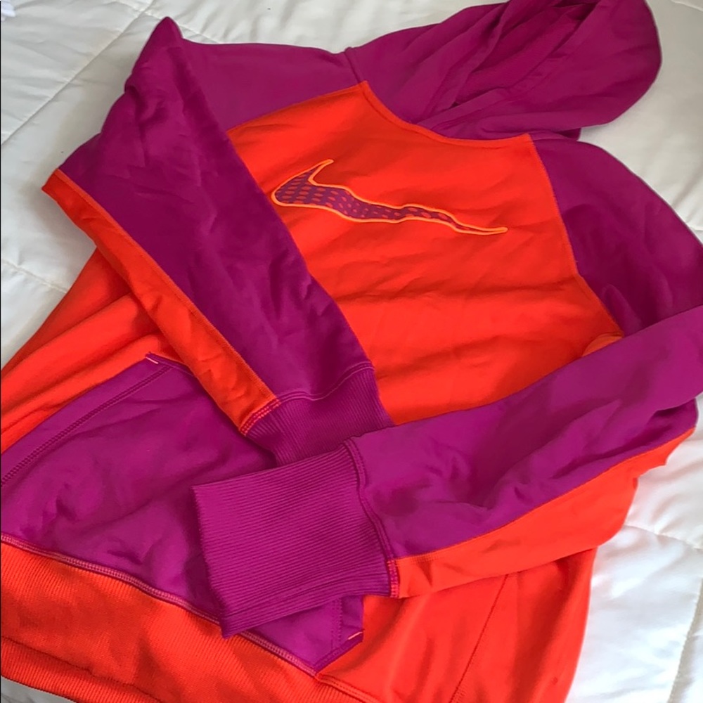 NIKE Therma-fit women’s sweatshirt